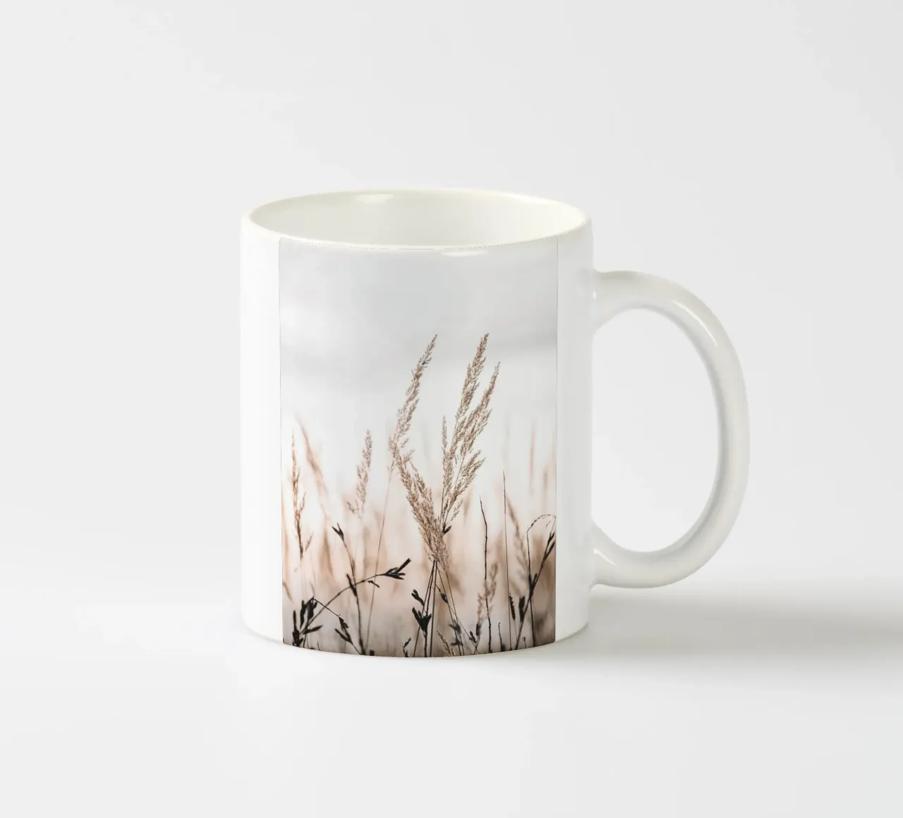 Erbe delicate nella luce del mattino - Design naturale tazza in ceramica da Whole©
