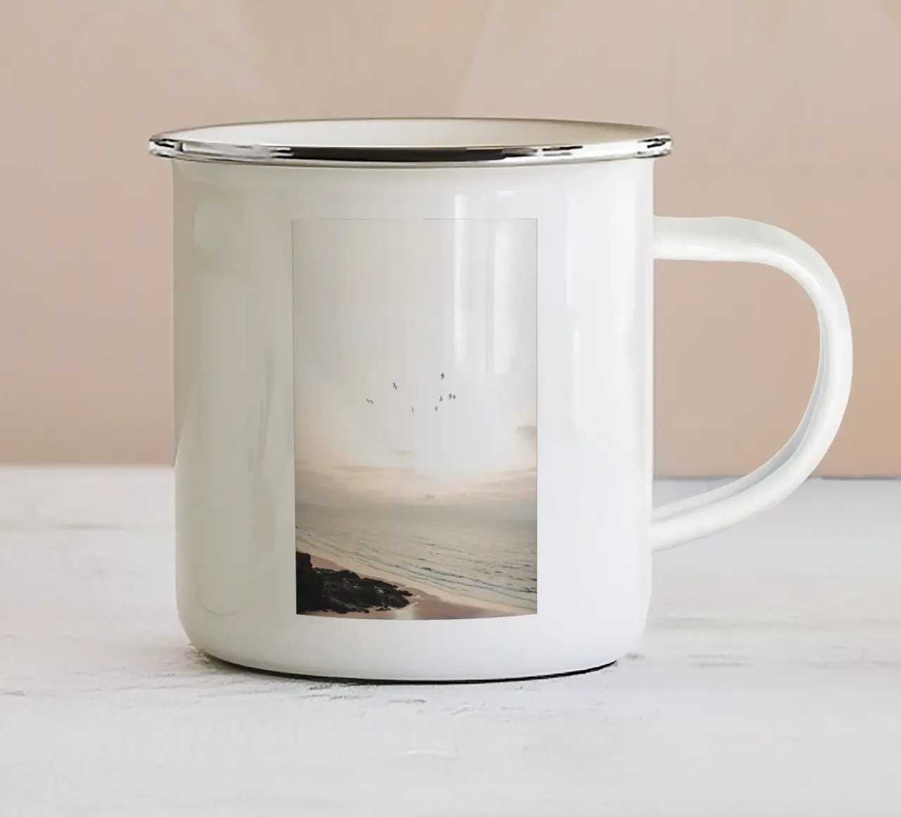 Tranquillità in riva al mare - motivo spiaggia minimalista tazza in smalto da Whole©