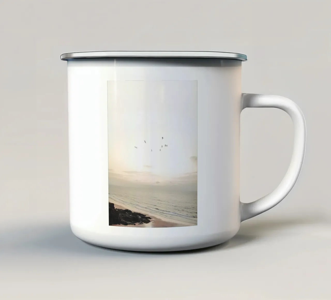 Tranquillità in riva al mare - motivo spiaggia minimalista tazza in smalto da Whole©