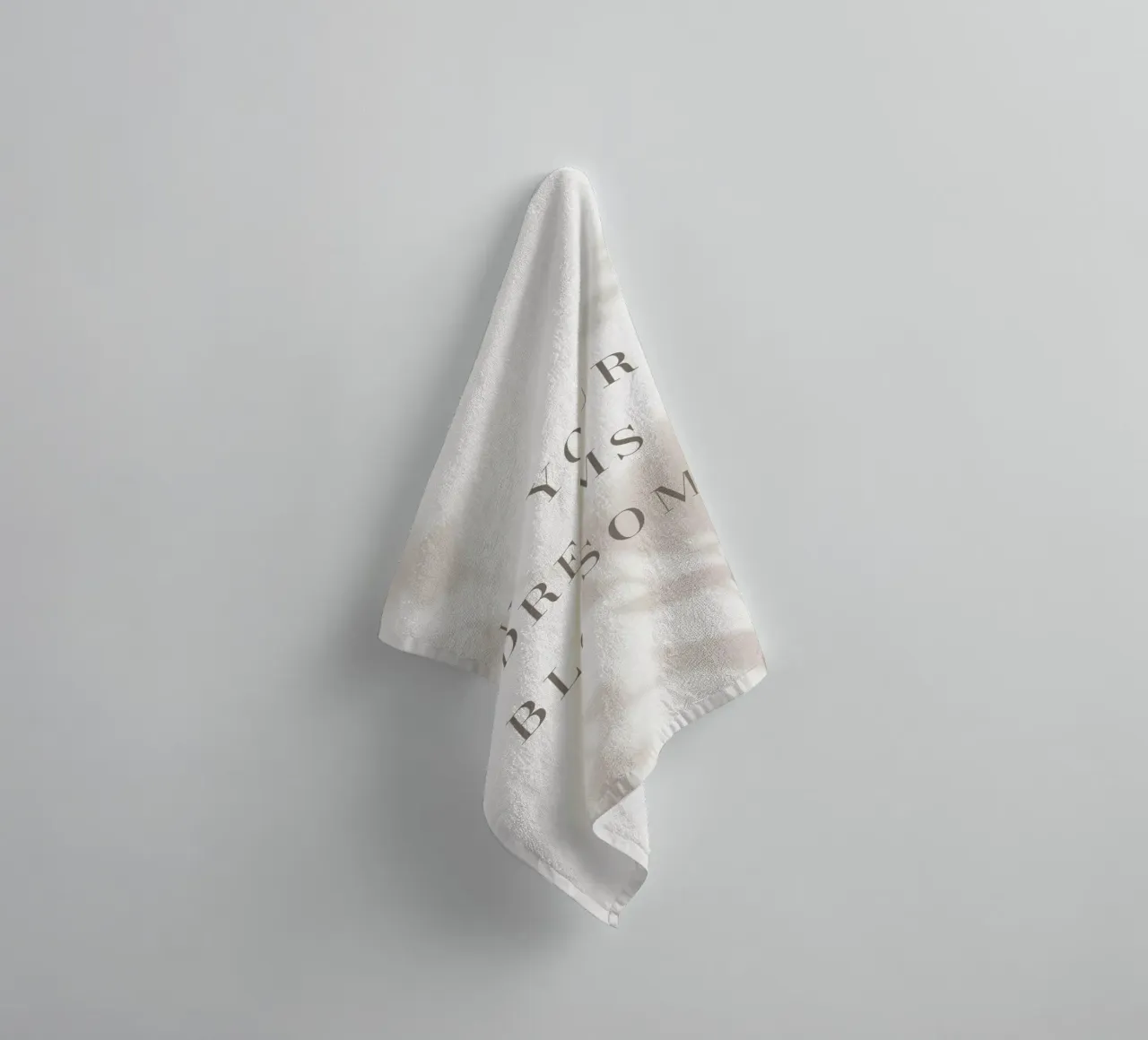 Motiverende quote bloemen schaduwen badhanddoek van Whole©