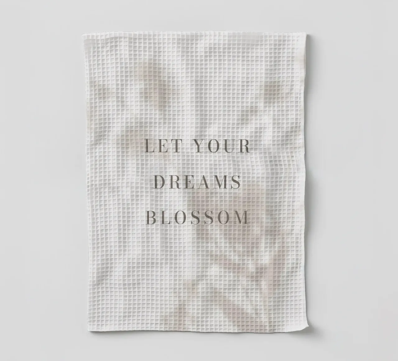 Motiverende quote bloemen schaduwen theedoek van Whole©