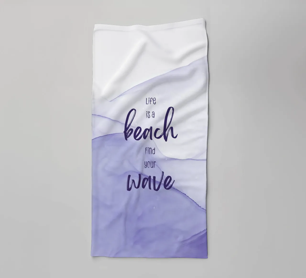 Life is a beach. Find your wave. | floating colors asciugamano da bagno da Melanie Viola