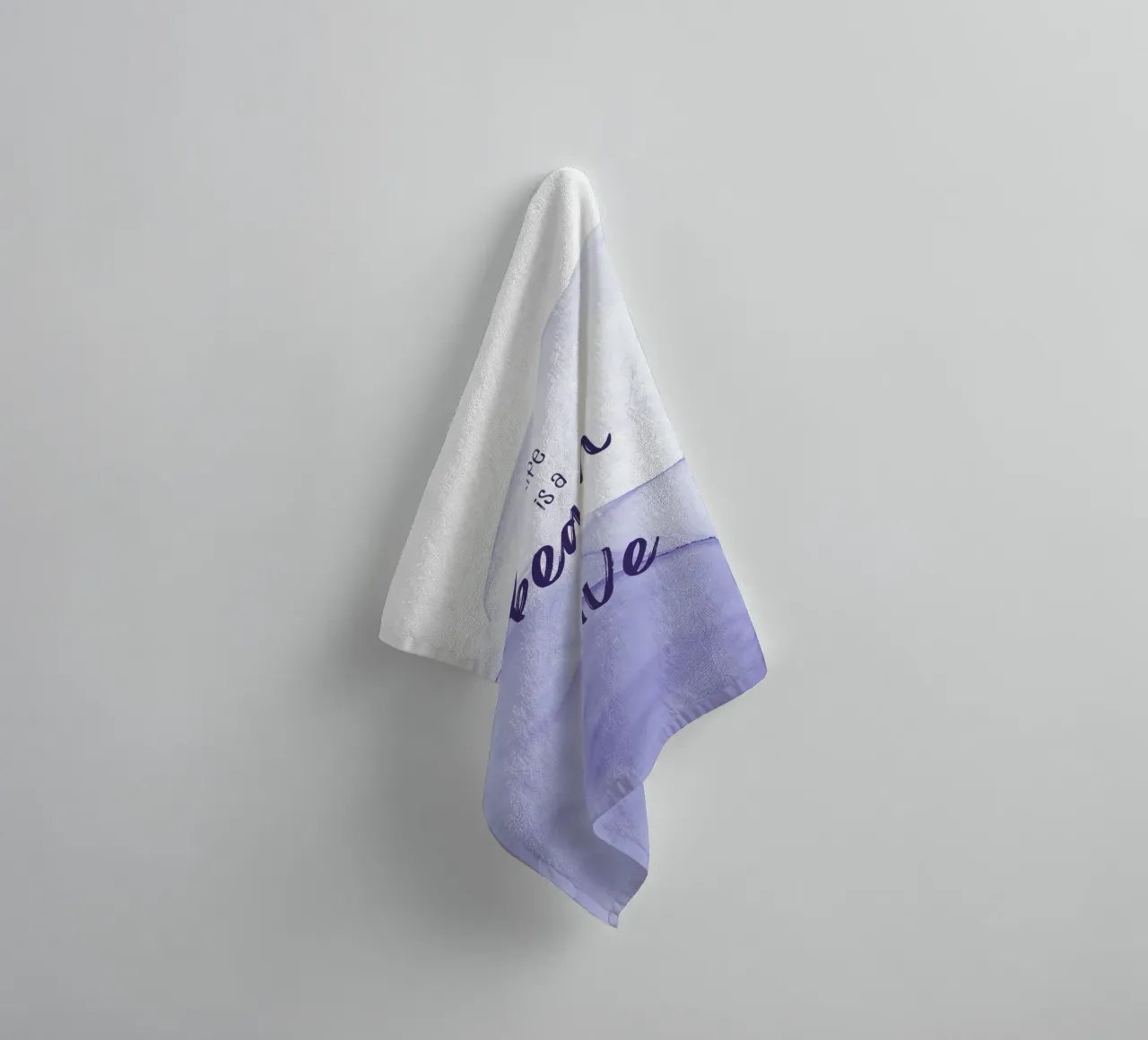 Life is a beach. Find your wave. | floating colors asciugamano da bagno da Melanie Viola