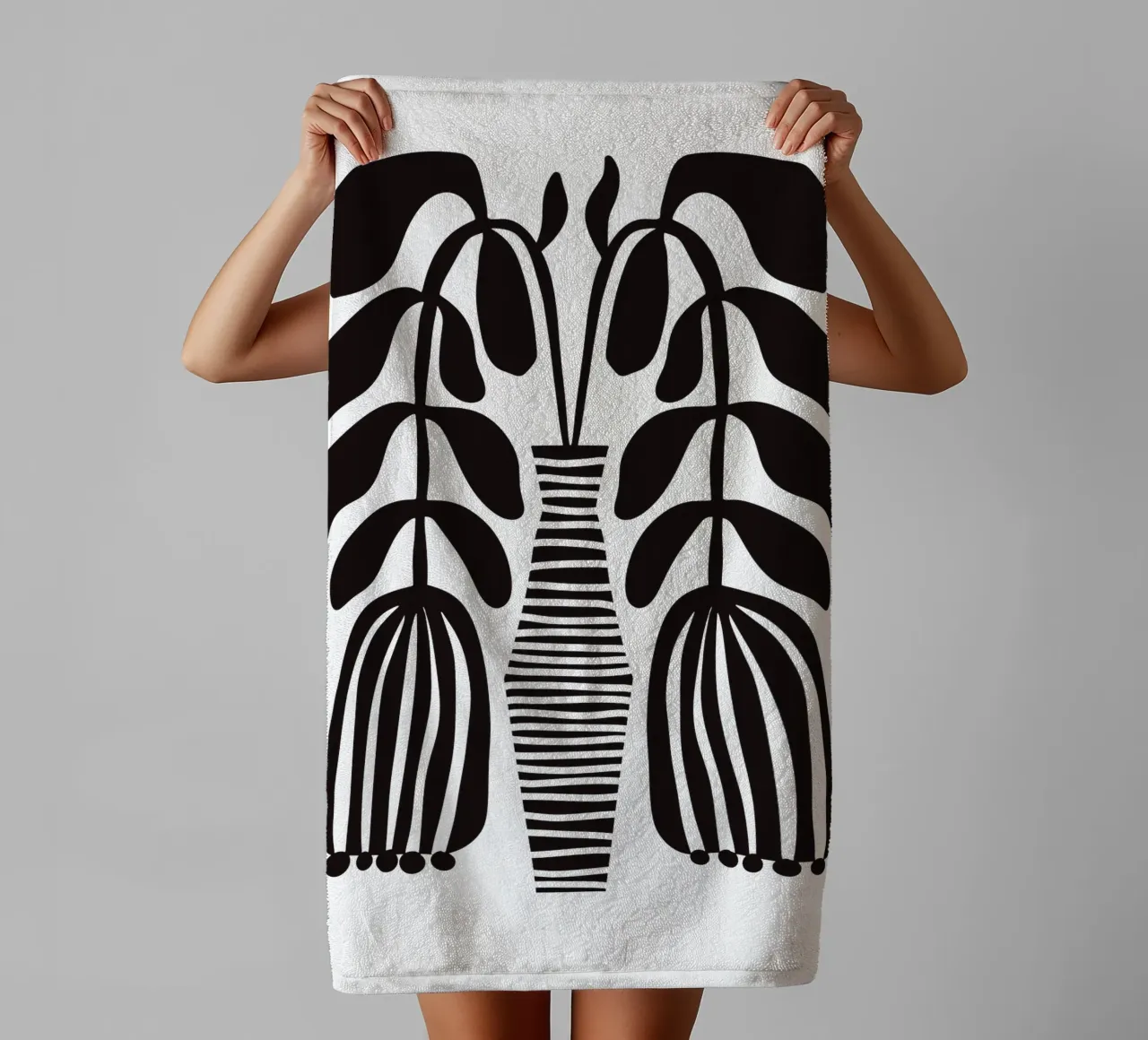 Black Abstract Flowers in Vase asciugamano da bagno da Illustration Raissa Oltmanns