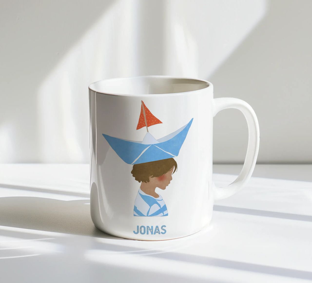 Junge mit Boot tazza in ceramica da Illustration Raissa Oltmanns
