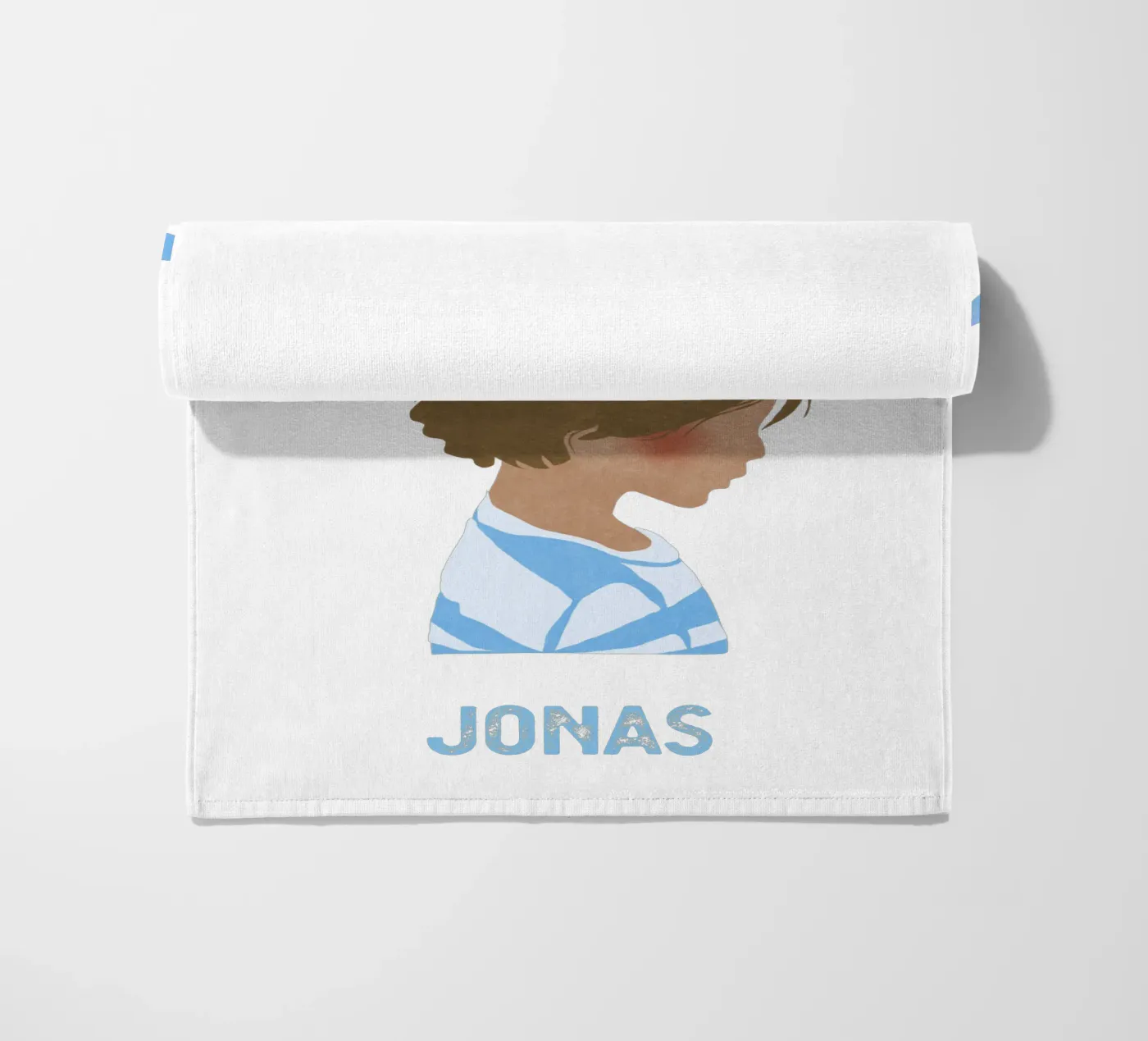 Junge mit Boot strandhanddoek van Illustration Raissa Oltmanns