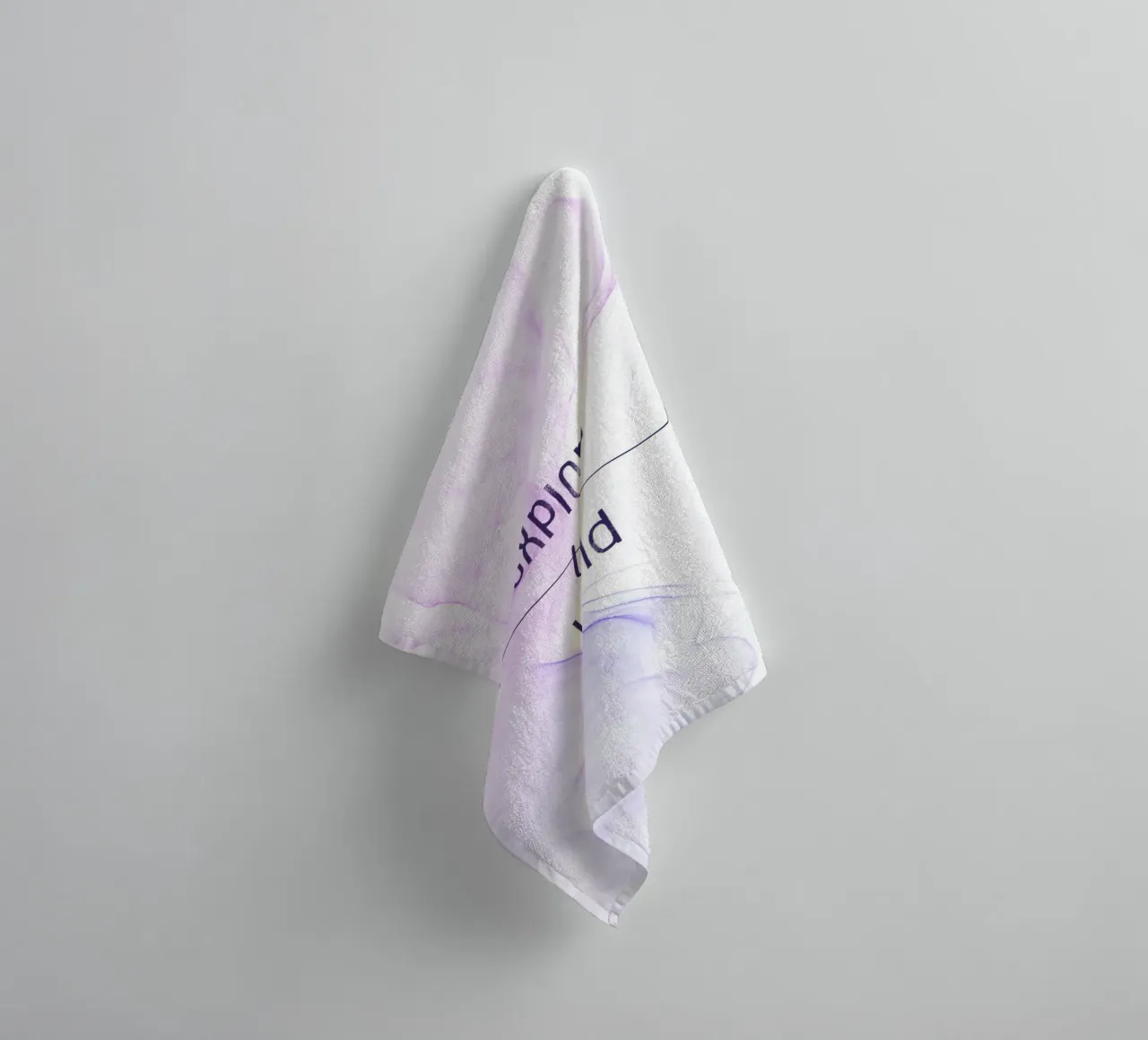 Explore the world | floating colors asciugamano da bagno da Melanie Viola