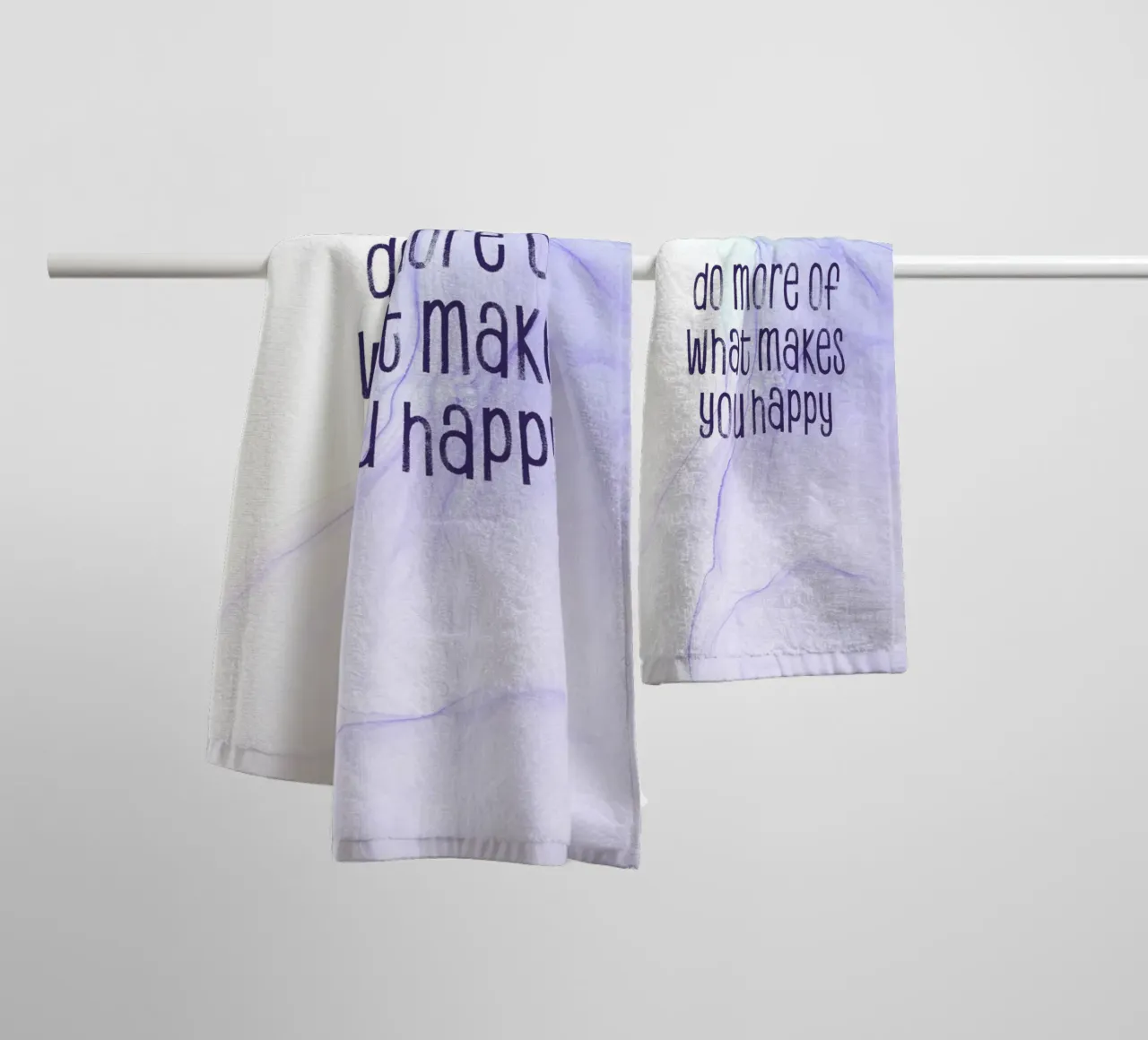 Do more of what makes you happy | floating colors asciugamano da bagno da Melanie Viola