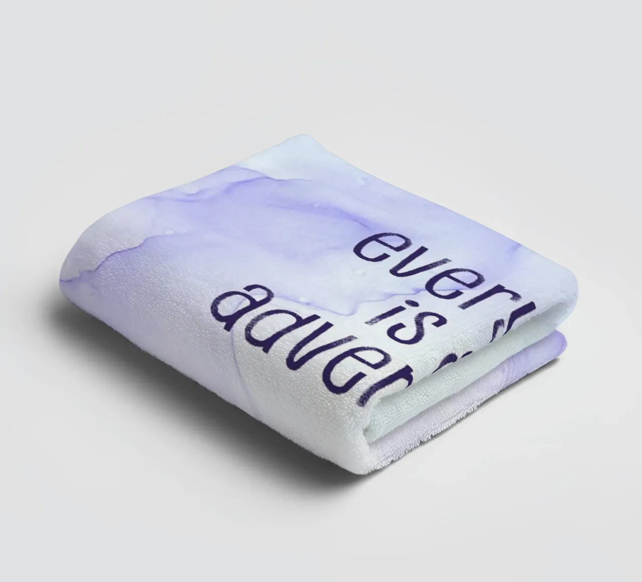 Every day is an adventure | floating colors asciugamano da bagno da Melanie Viola