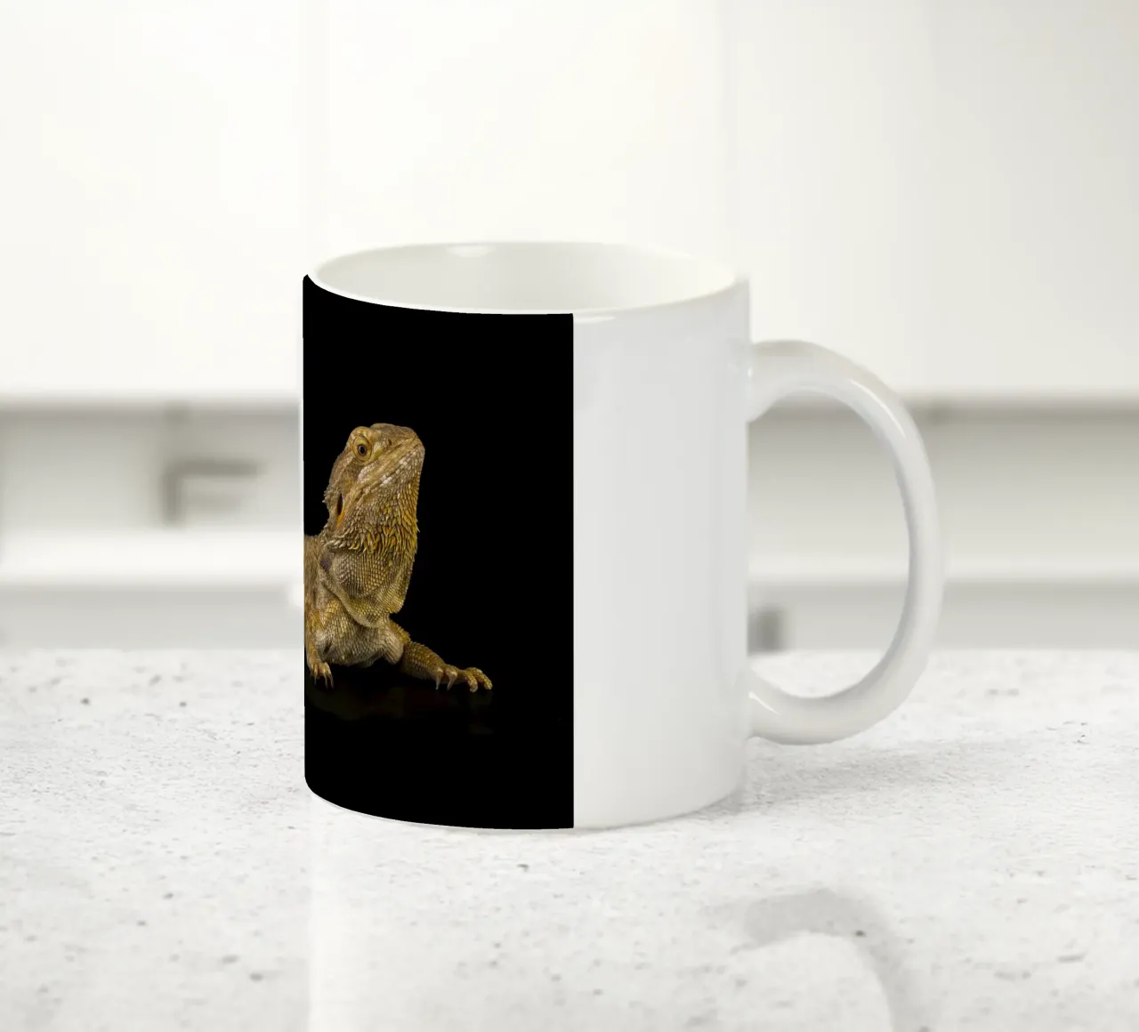 Drago barbuto tazza in ceramica da Curious Collections by Marielle Leenders