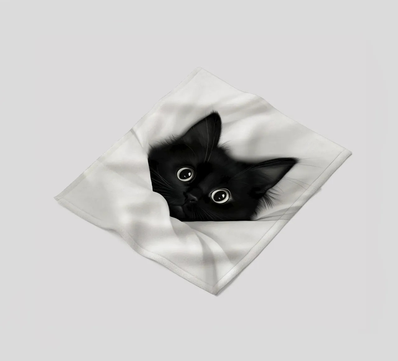 Un piccolo gatto nero in un letto bianco coperta in pile da Autofocus