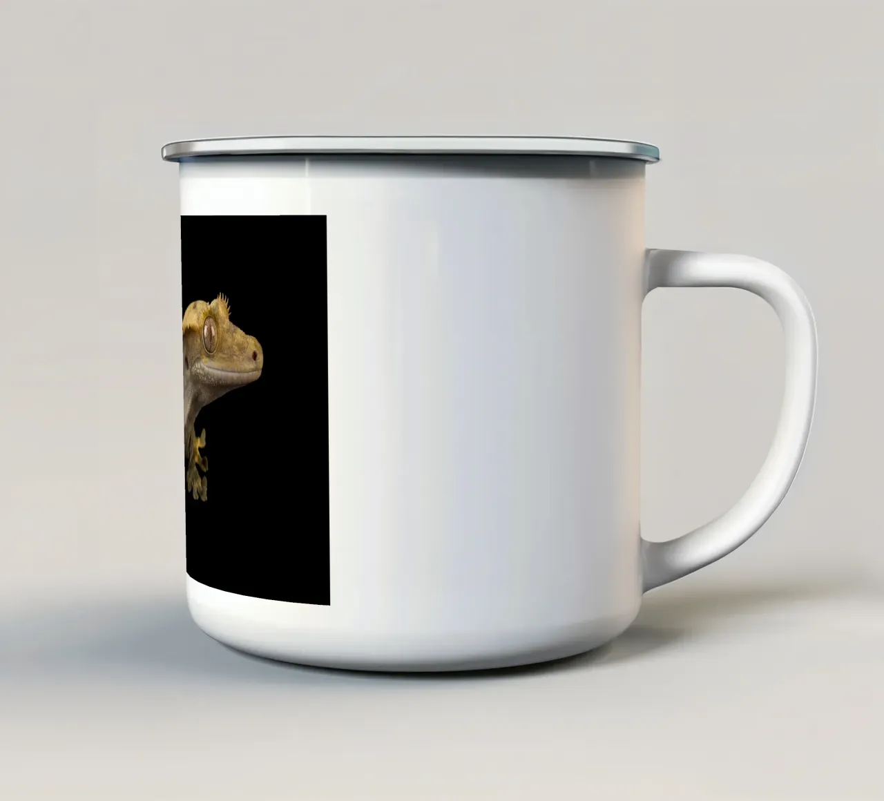 Geco crestato tazza in smalto da Curious Collections by Marielle Leenders