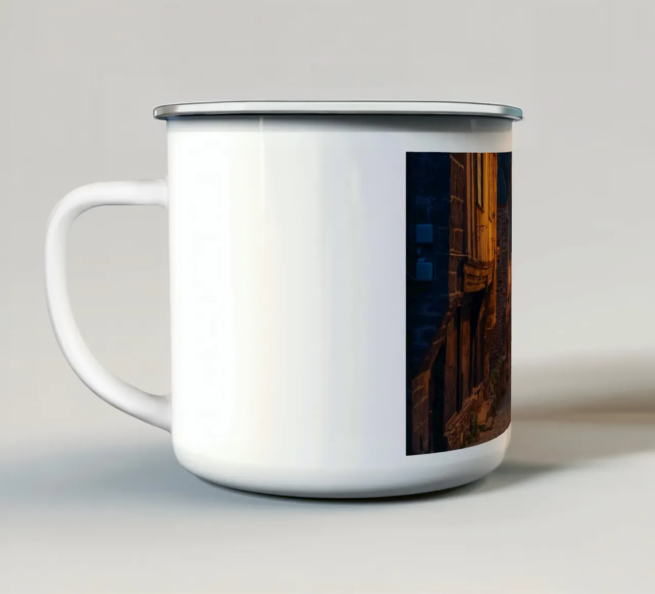 Nightfall in Dinan - Brittany, France tazza in smalto da Marcel Bisig
