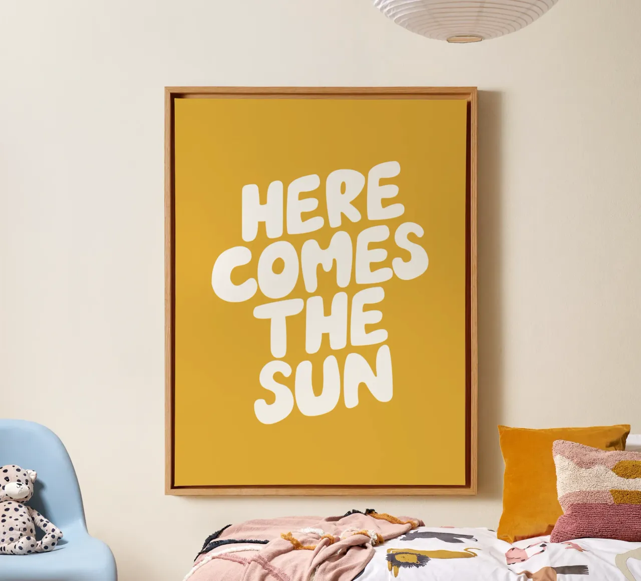 Hier komt de zon Typografie ontwerp in wit en geel canvas met Baklijst van THE MOTIVATED TYPE