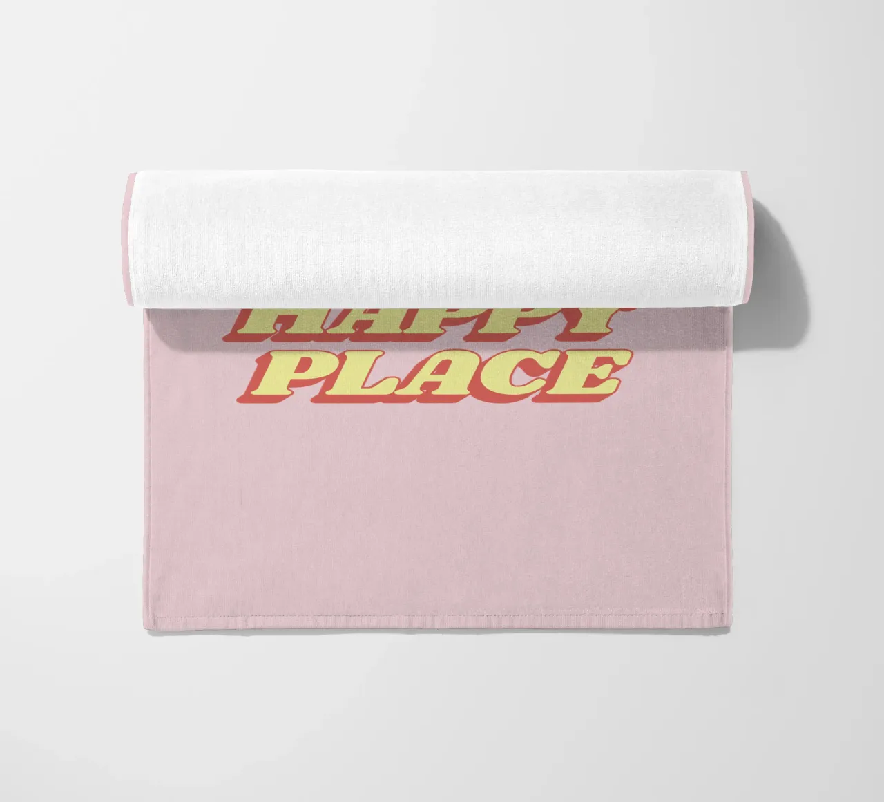 This is My Happy Place - Design tipografico in giallo e rosa telo mare da THE MOTIVATED TYPE