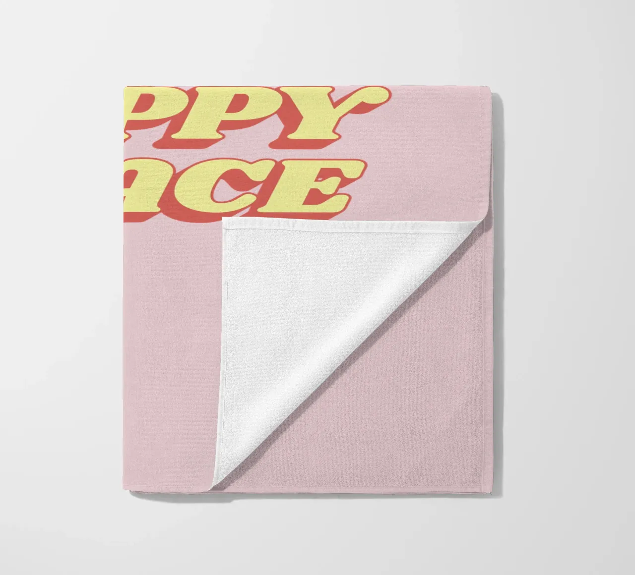 This is My Happy Place - Design tipografico in giallo e rosa telo mare da THE MOTIVATED TYPE