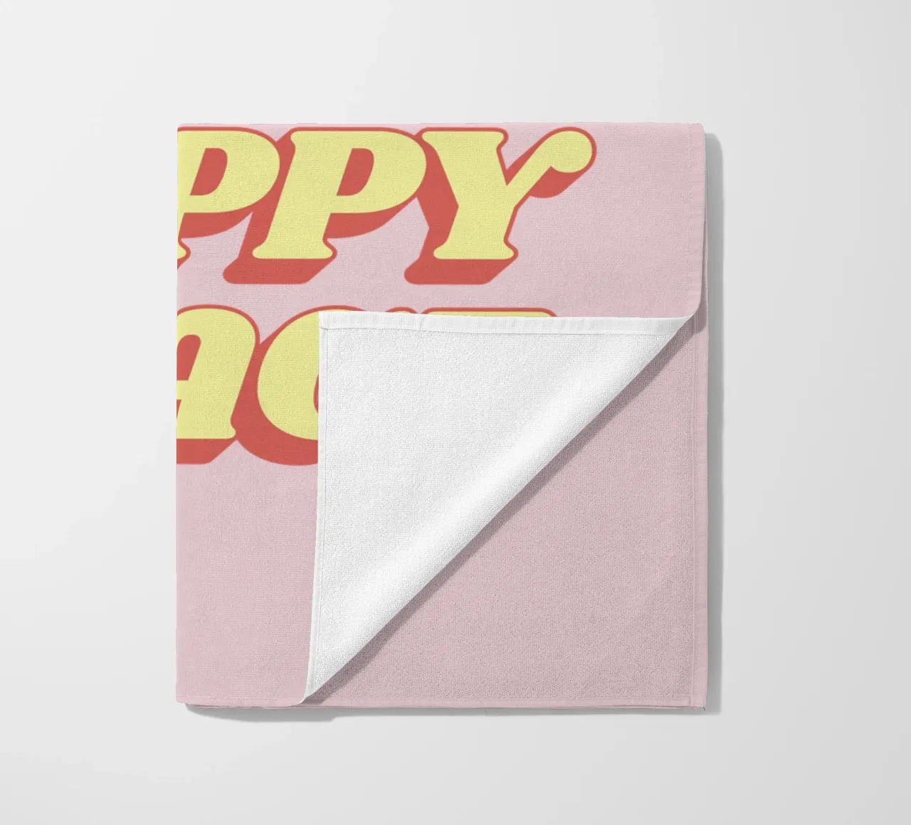 This is My Happy Place - Design tipografico in giallo e rosa telo mare da THE MOTIVATED TYPE