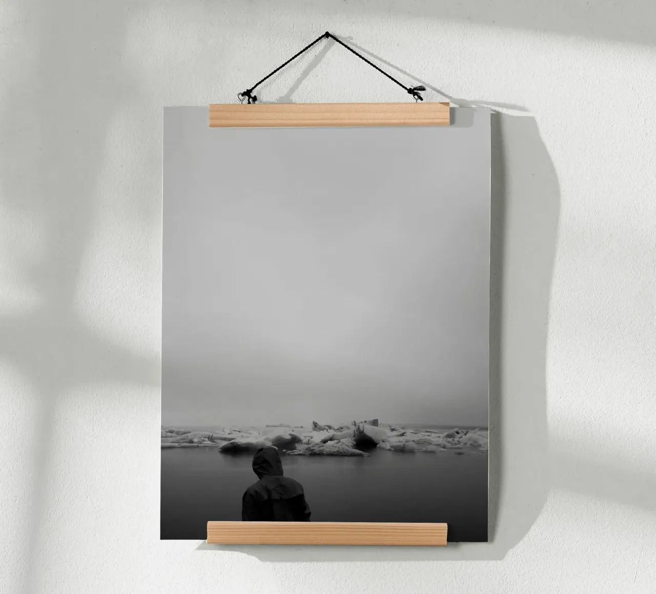 Iceland #01: man and ice poster con telaio in legno da zenitt