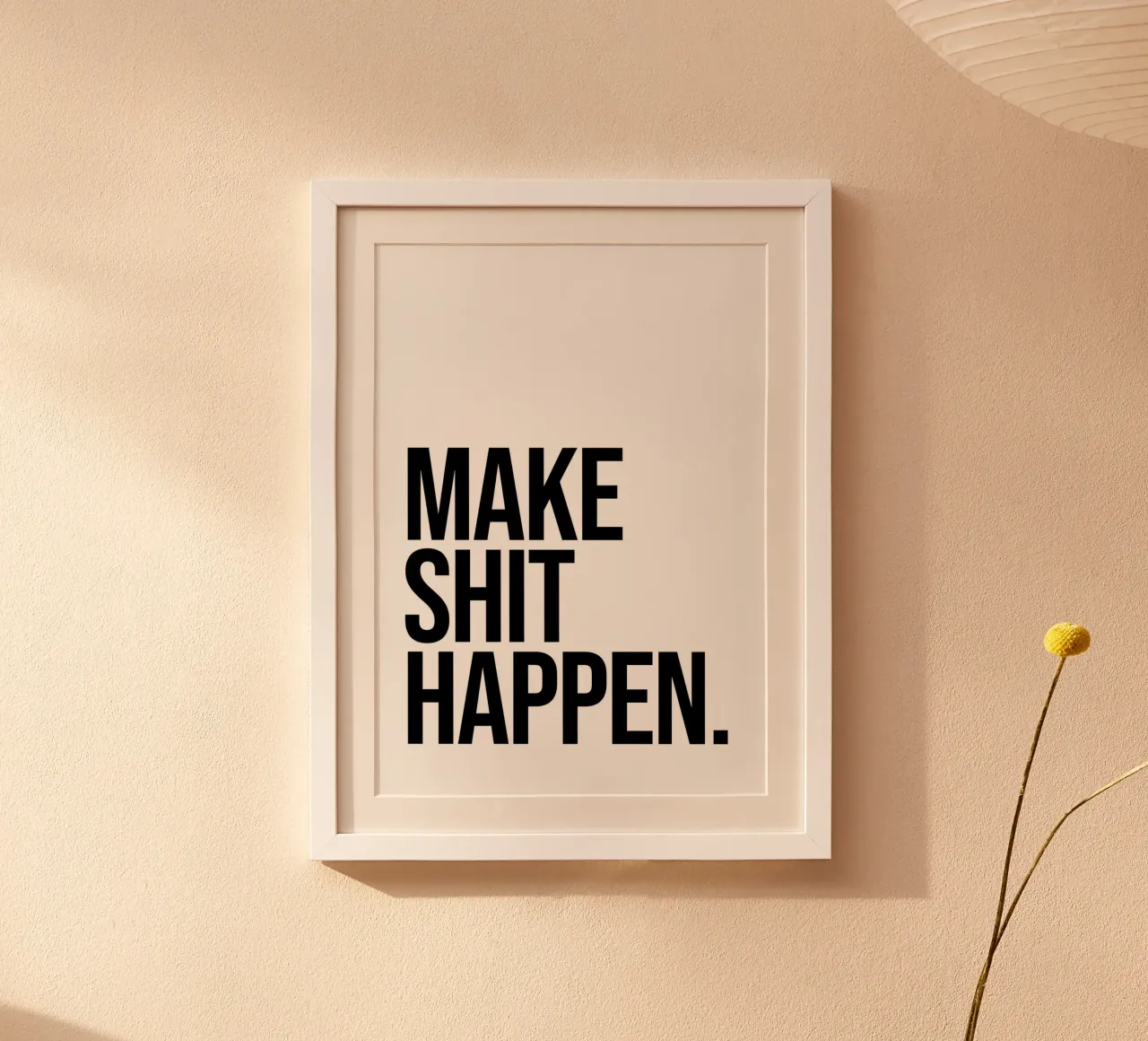 Citare le cose che accadono poster con telaio in legno da Paigaam Studio