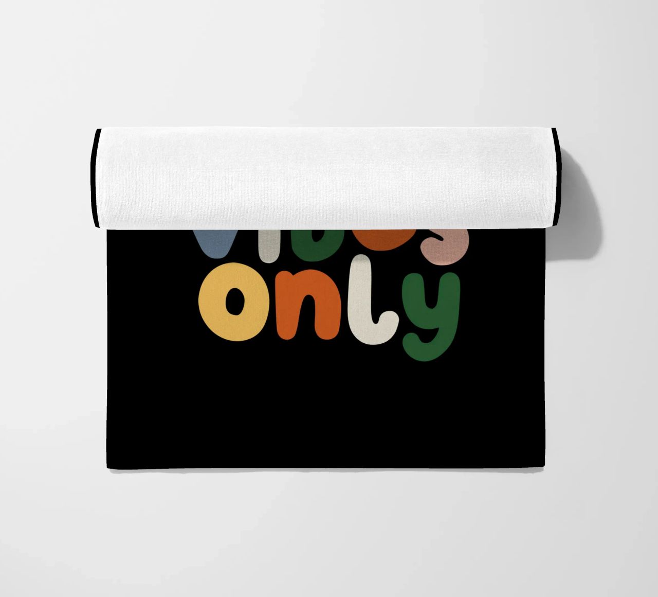 Good Vibes Only Colourful Typografie Design telo mare da THE MOTIVATED TYPE