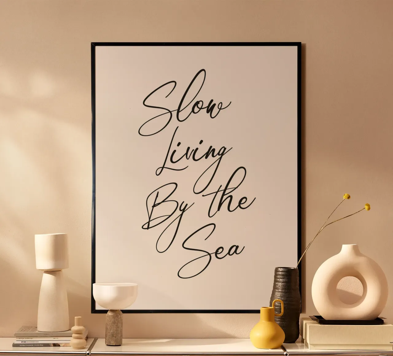 Una vita lenta in riva al mare poster con telaio in legno da Paigaam Studio