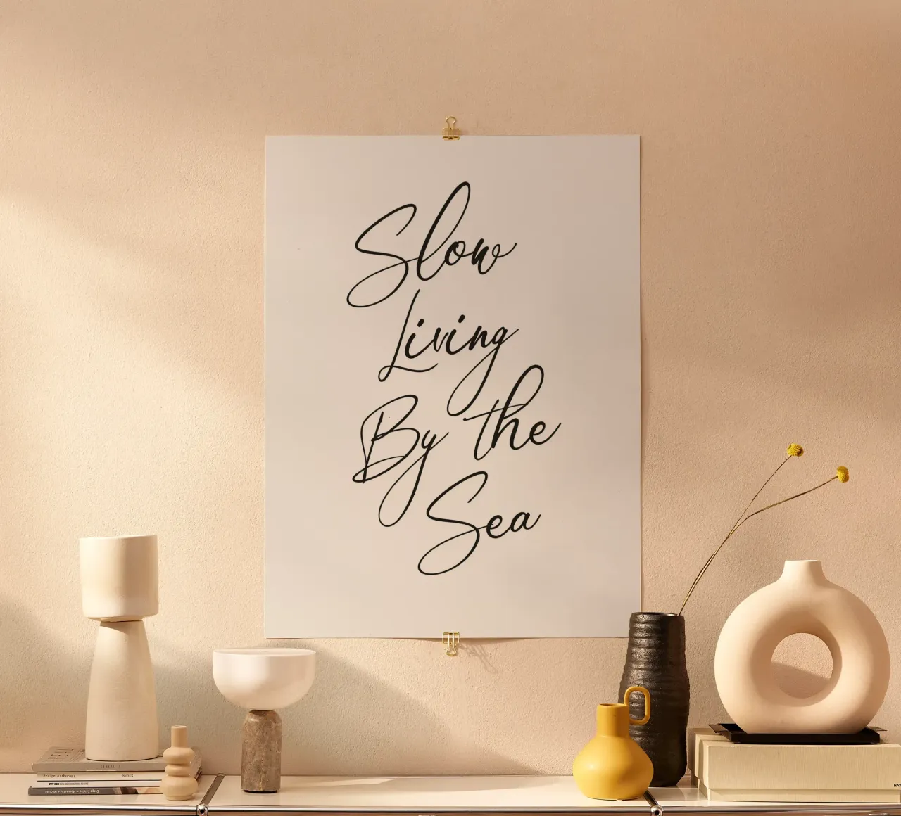 Una vita lenta in riva al mare poster con telaio in legno da Paigaam Studio