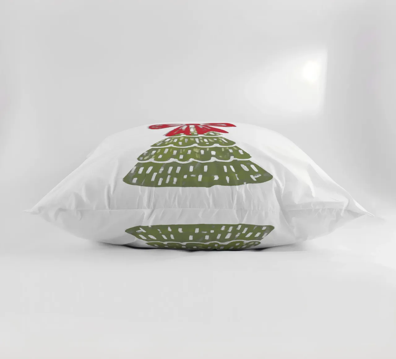 Christmas Pine Tree with red bow cuscino da anisillustration