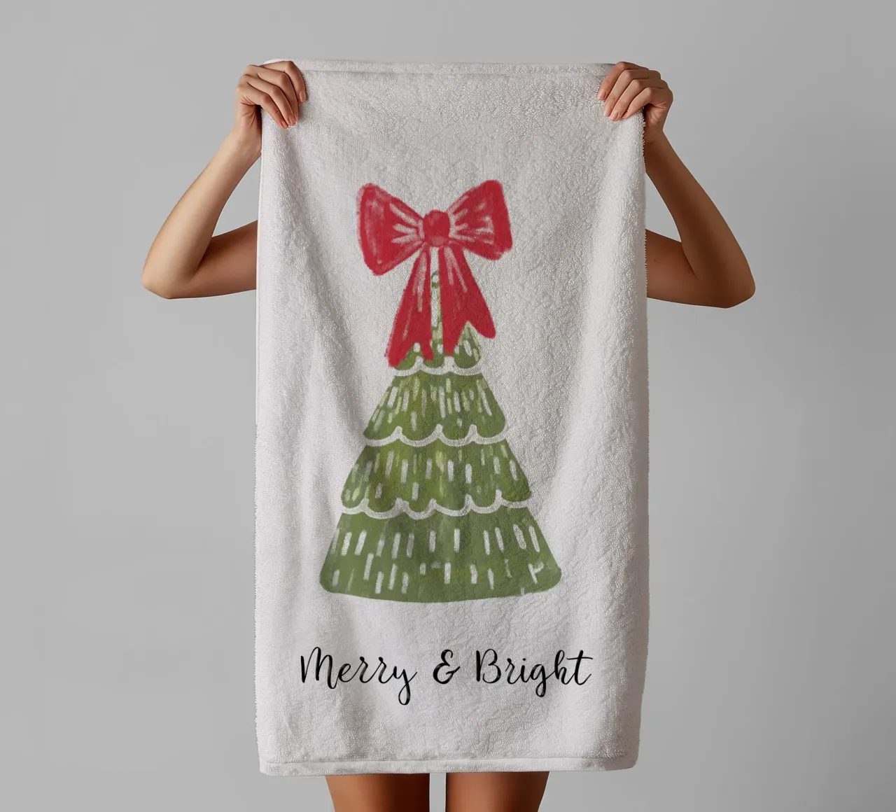 Christmas Pine Tree with red bow and quote asciugamano da bagno da anisillustration