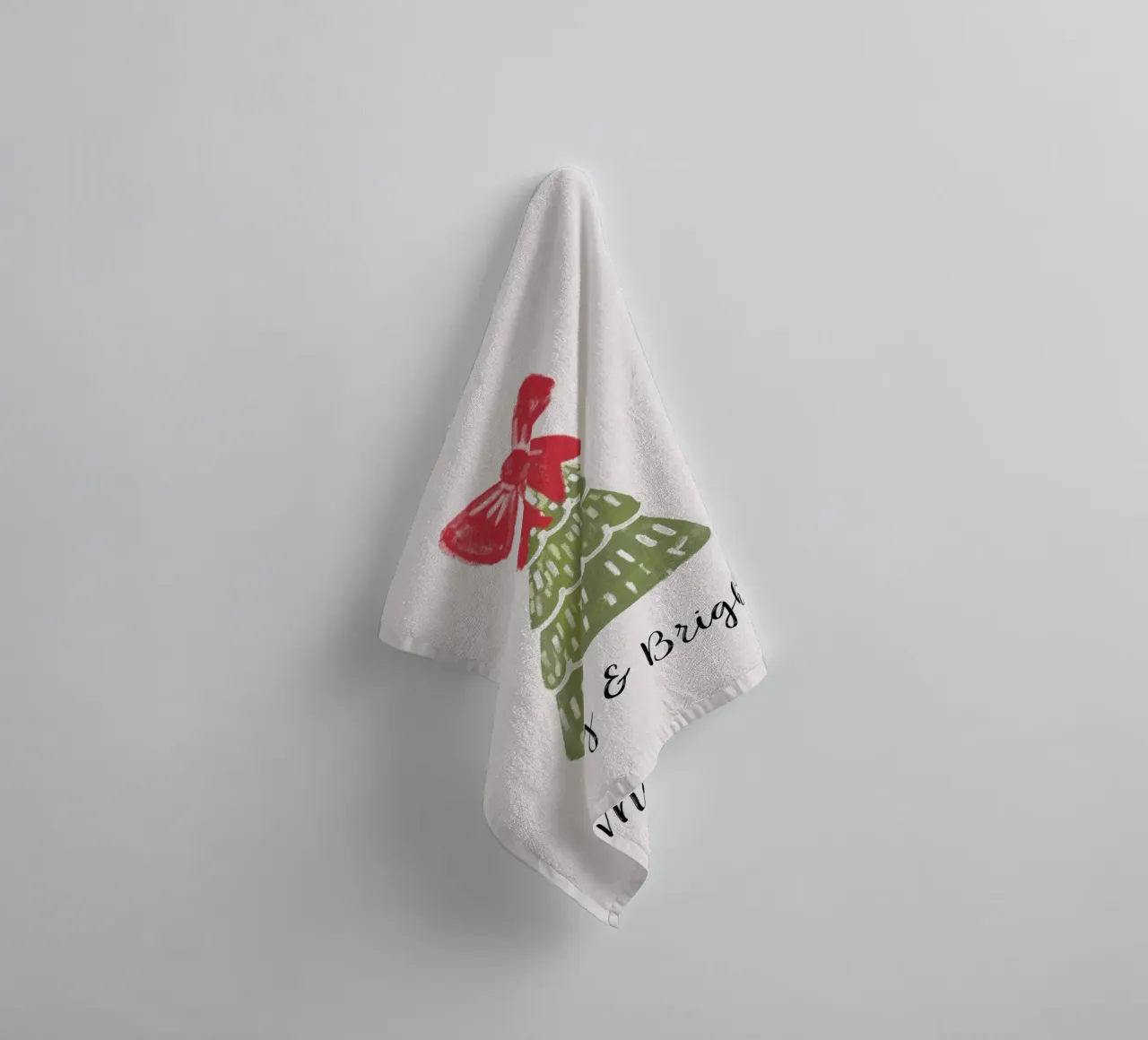 Christmas Pine Tree with red bow and quote asciugamano da bagno da anisillustration