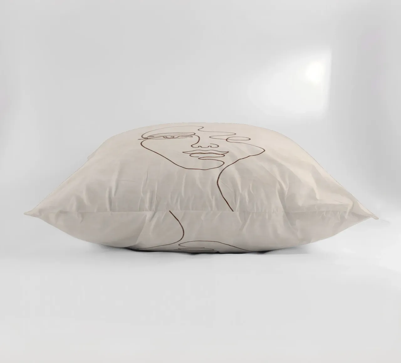 Emel Tunaboylu - Una linea di faccia cuscino da The Artcircle