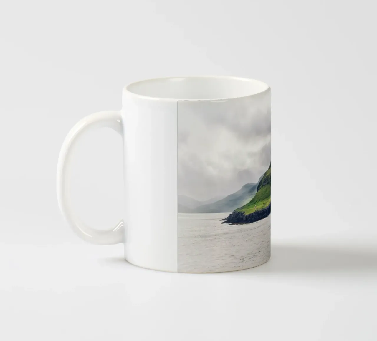Faroes #04: discover solitude - faroe islands lighthouse tazza in ceramica da zenitt