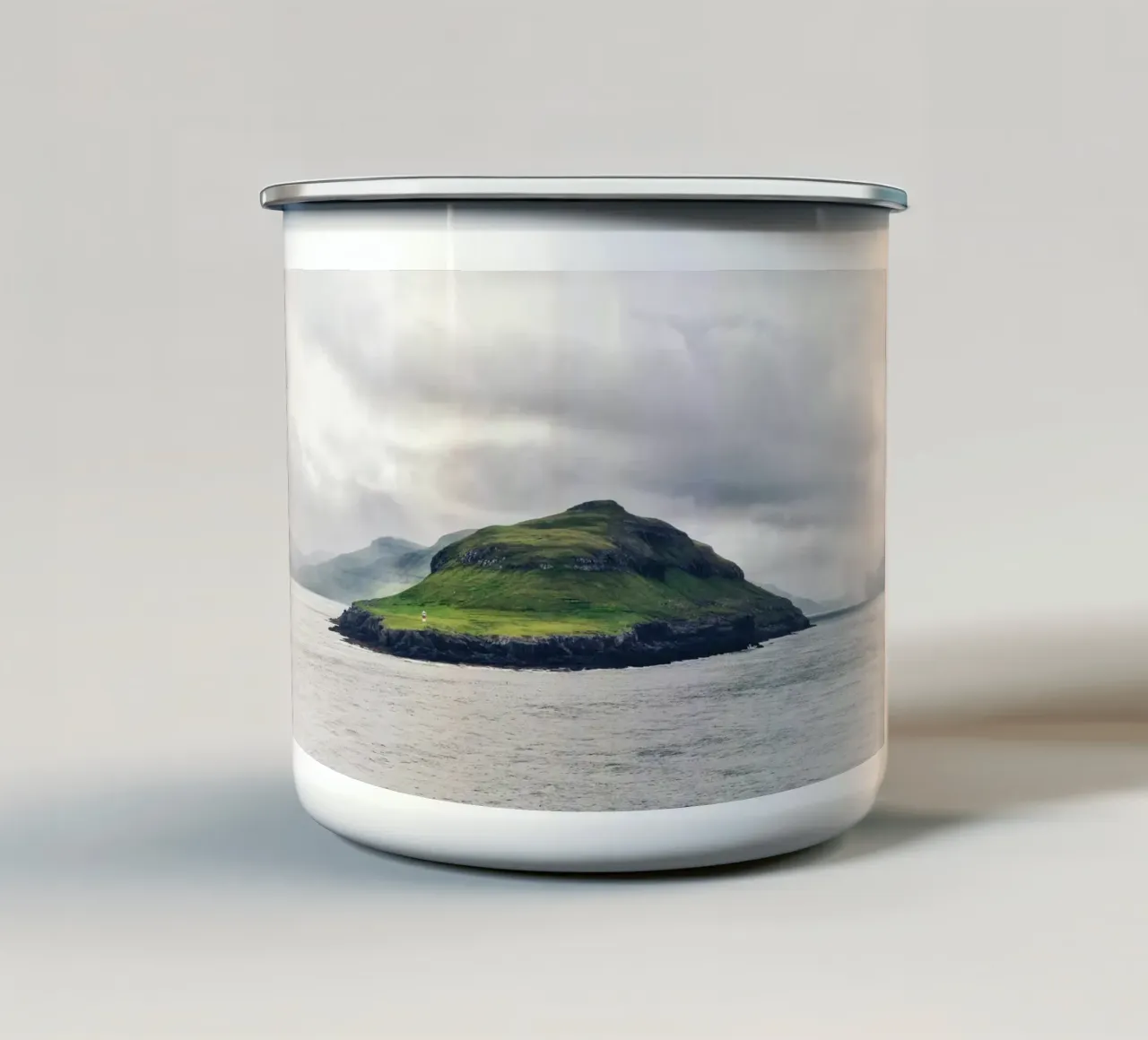 Faroes #04: discover solitude - faroe islands lighthouse tazza in smalto da zenitt
