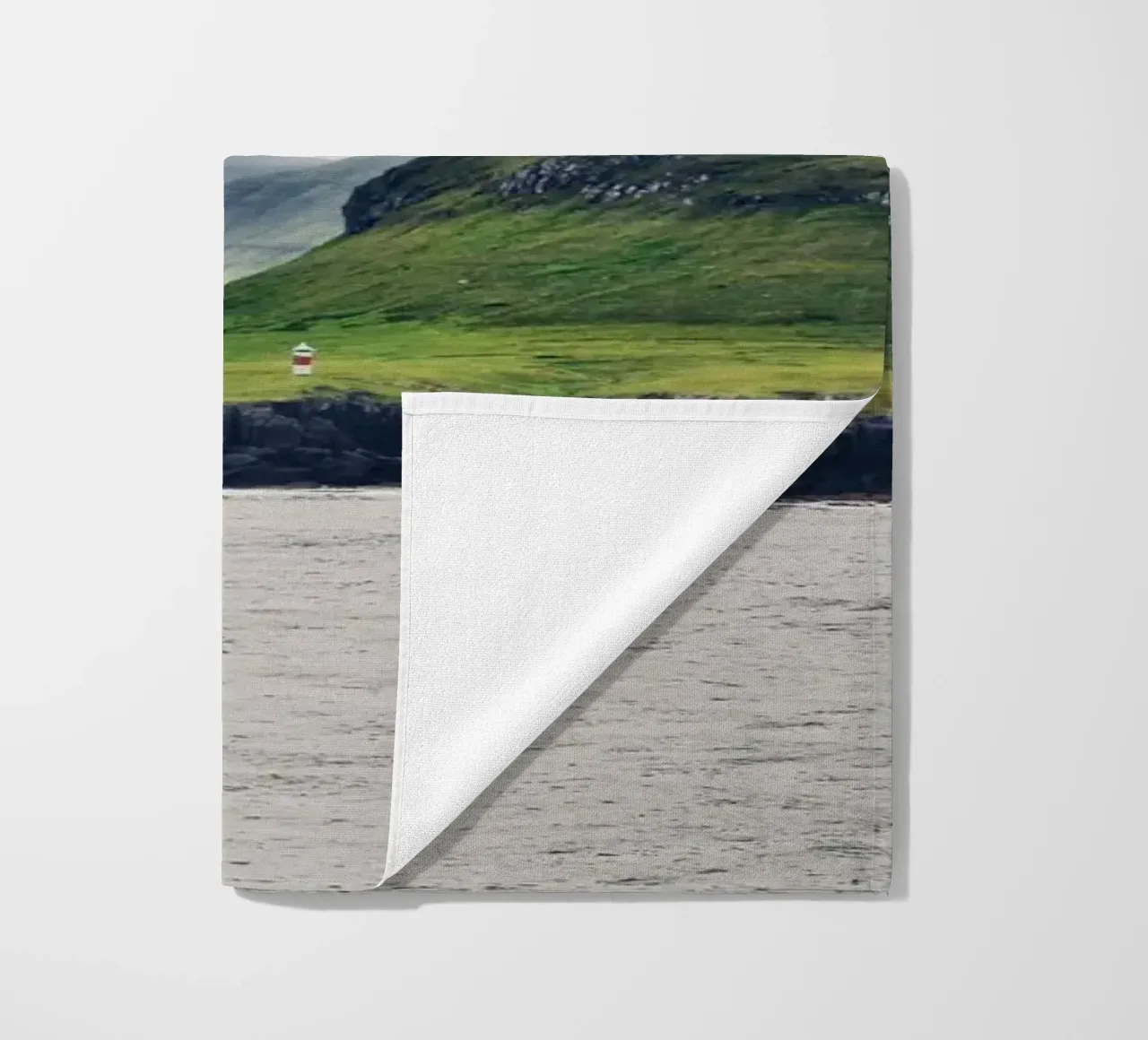 Faroes #04: discover solitude - faroe islands lighthouse telo mare da zenitt