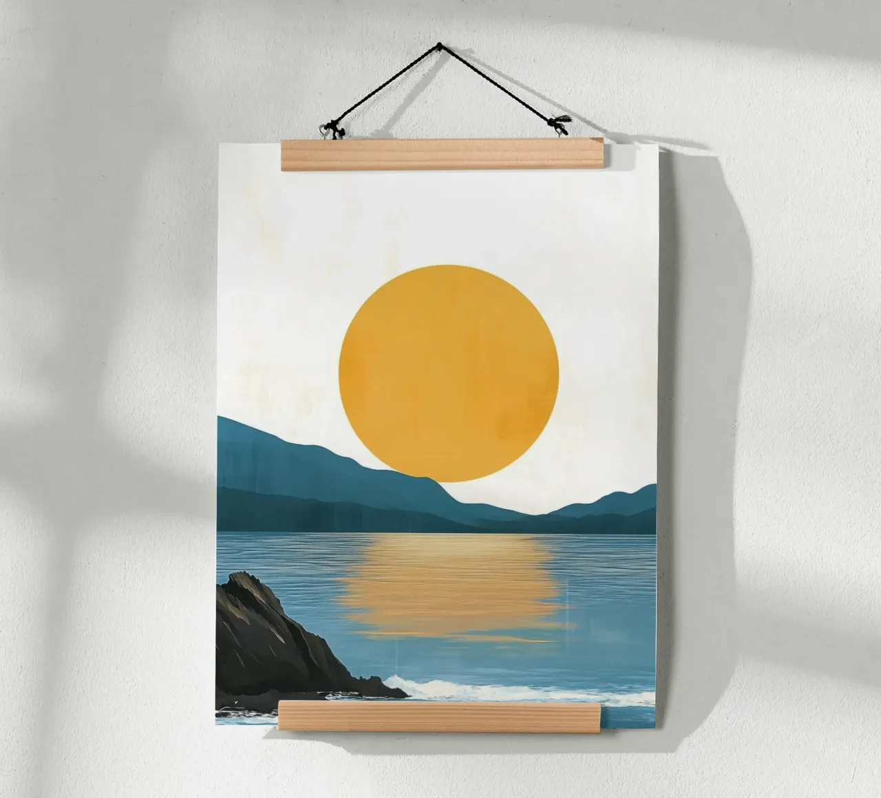 Tramonto sulla costa rocciosa poster con telaio in alluminio da Affiches Soleil & Déco Lumineuse – Sunny