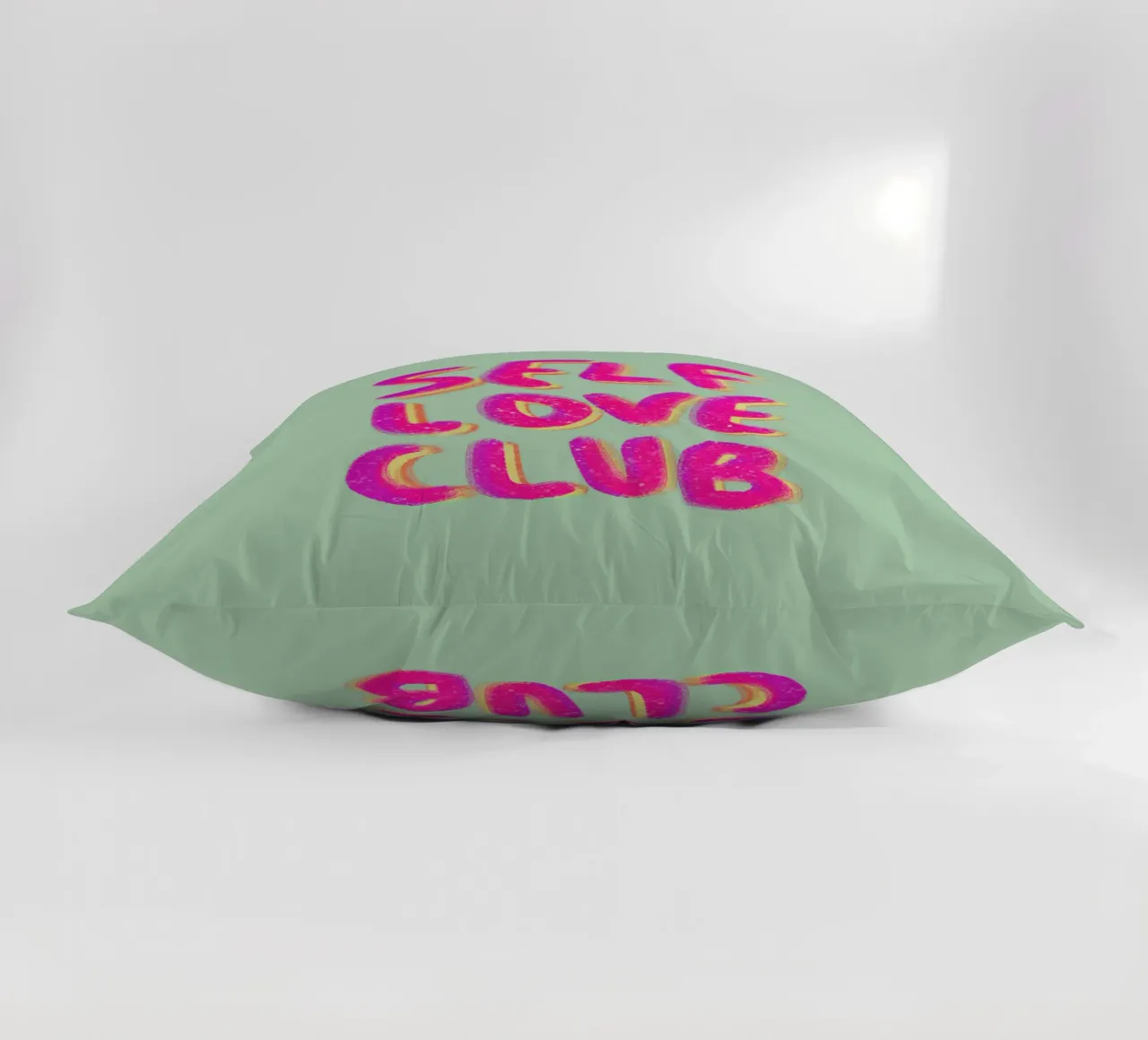 Self-Love Club - Handlettering pink on green cuscino da Illustration Raissa Oltmanns