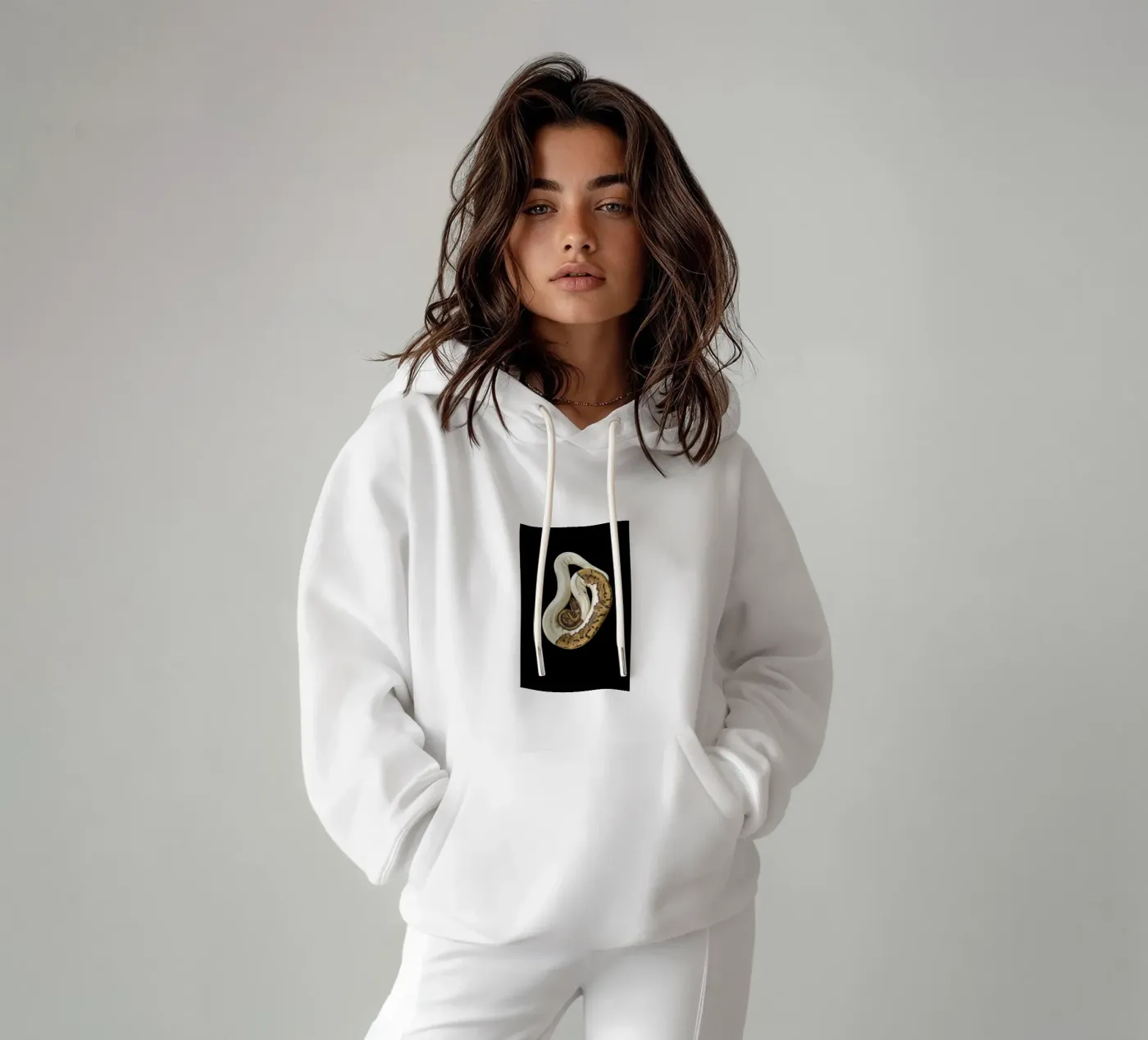 Bruine en witte python hoodie van Curious Collections by Marielle Leenders