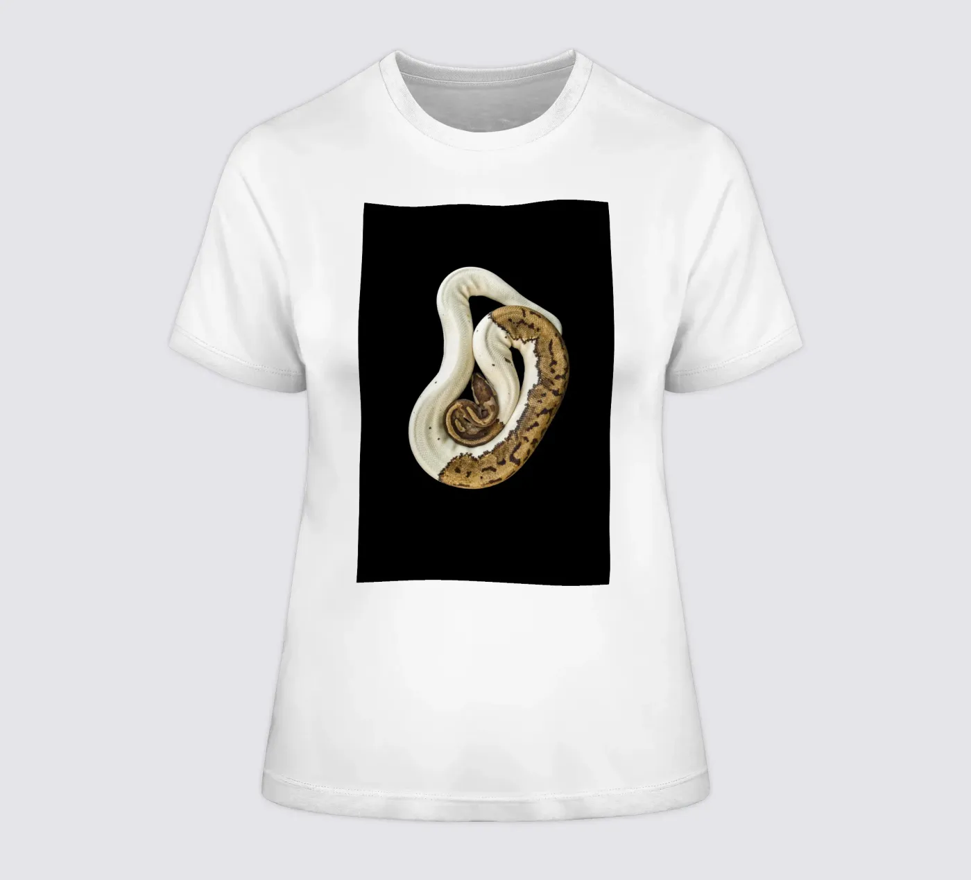Bruine en witte python dames t-shirt getailleerd van Curious Collections by Marielle Leenders