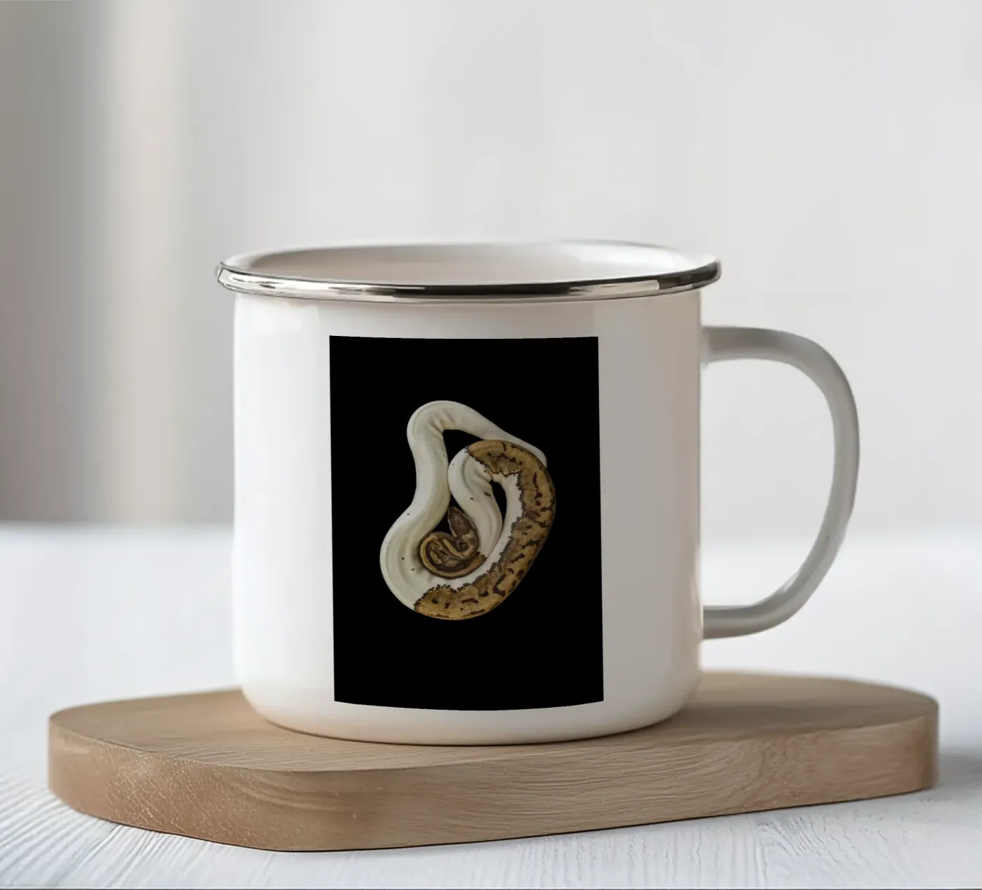 Bruine en witte python emaille mok van Curious Collections by Marielle Leenders