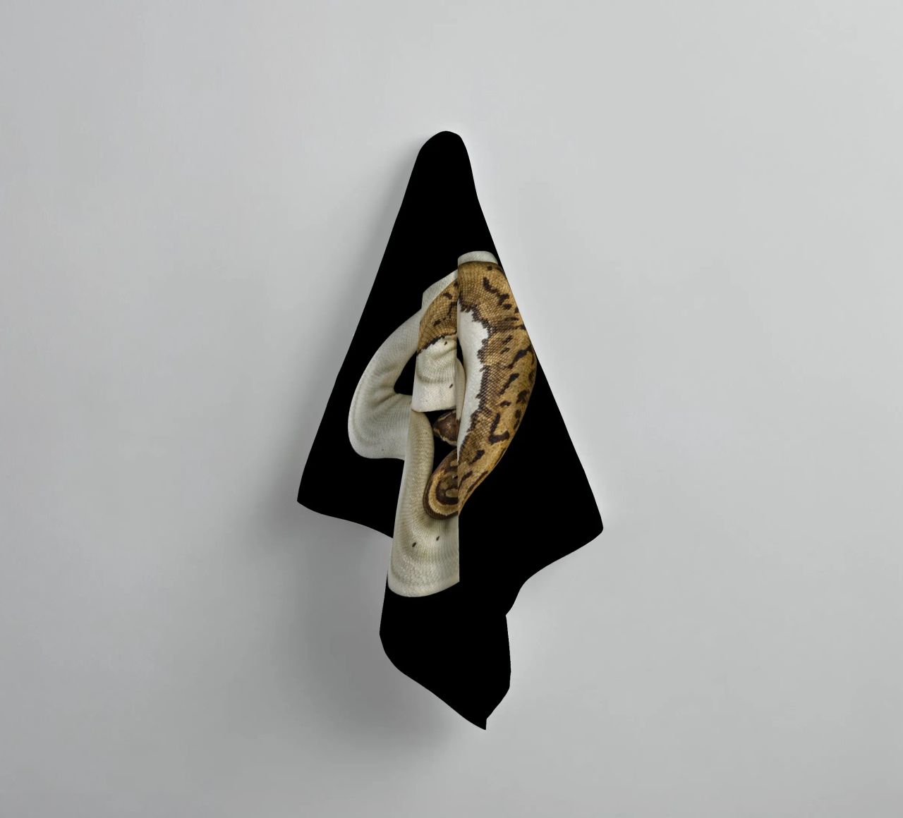 Braun & Weiß Python Handtuch von Curious Collections by Marielle Leenders