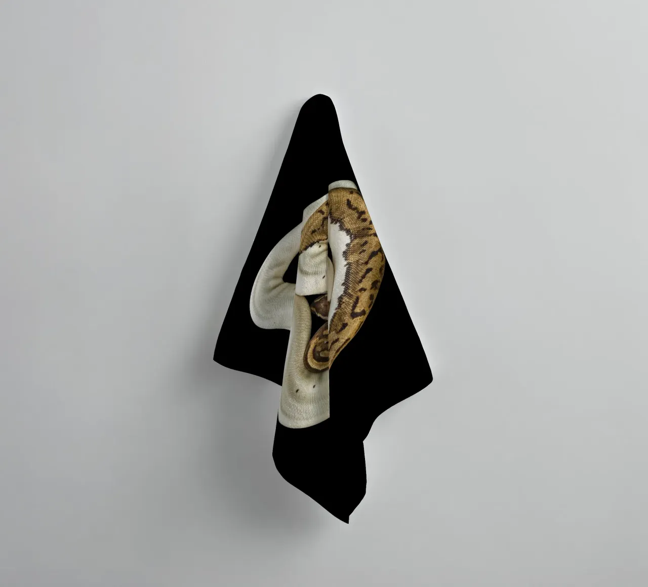 Pitone marrone e bianco asciugamano da bagno da Curious Collections by Marielle Leenders