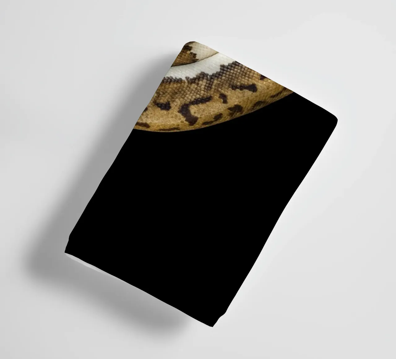 Braun & Weiß Python Handtuch von Curious Collections by Marielle Leenders