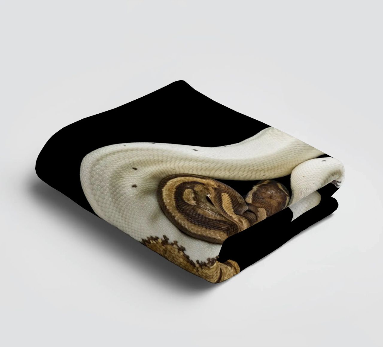 Braun & Weiß Python Handtuch von Curious Collections by Marielle Leenders