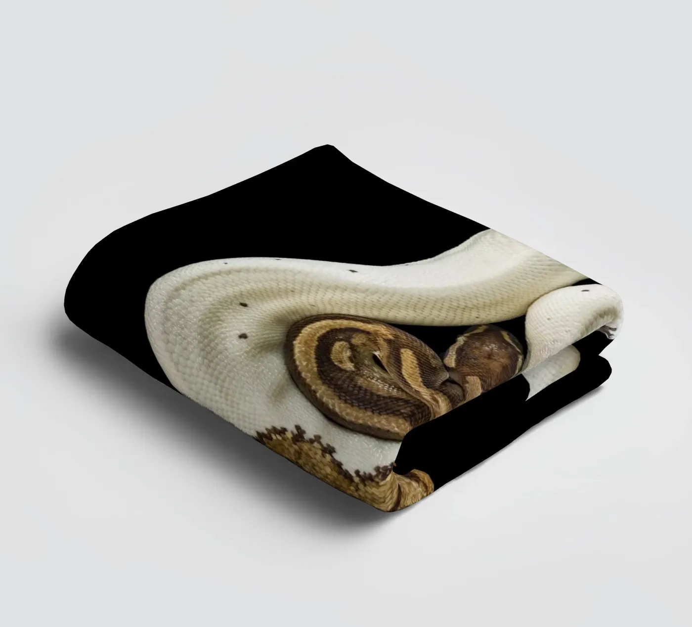 Brown & White Python badhanddoek van Curious Collections by Marielle Leenders