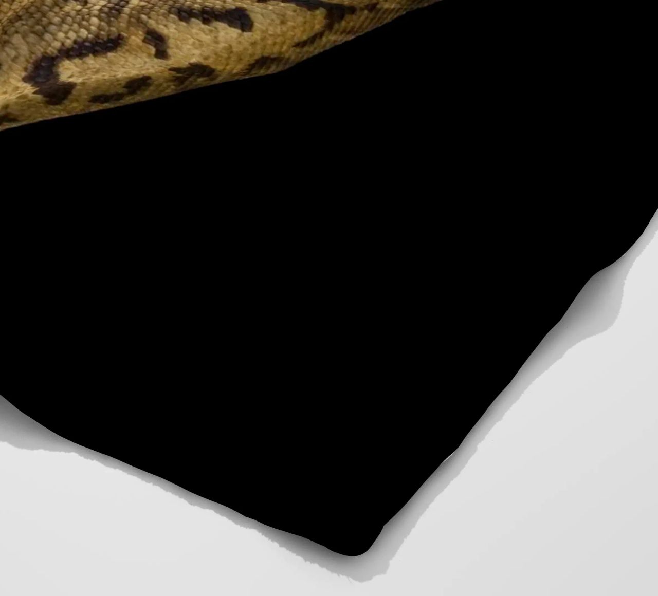 Braun & Weiß Python Fleecedecke von Curious Collections by Marielle Leenders