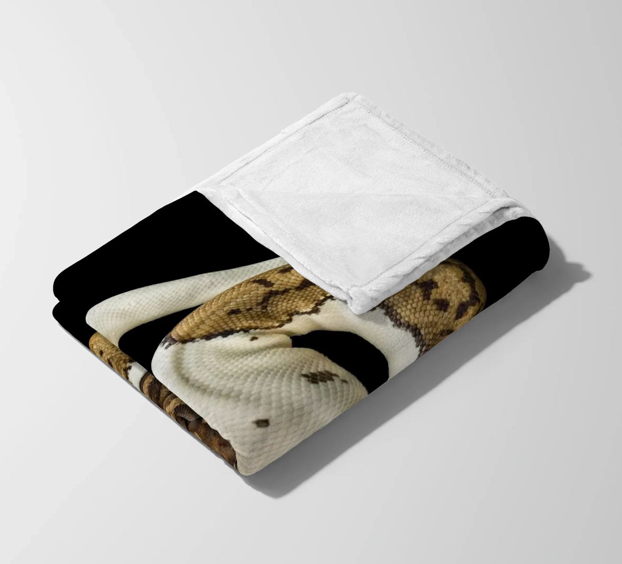 Braun & Weiß Python Fleecedecke von Curious Collections by Marielle Leenders