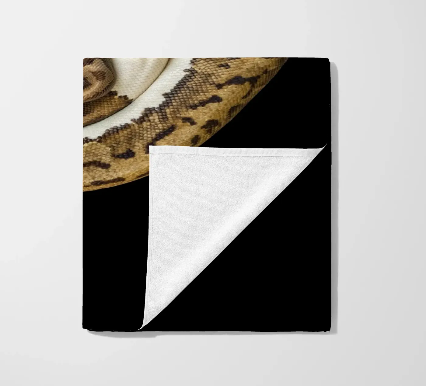 Brown & White Python telo mare da Curious Collections by Marielle Leenders