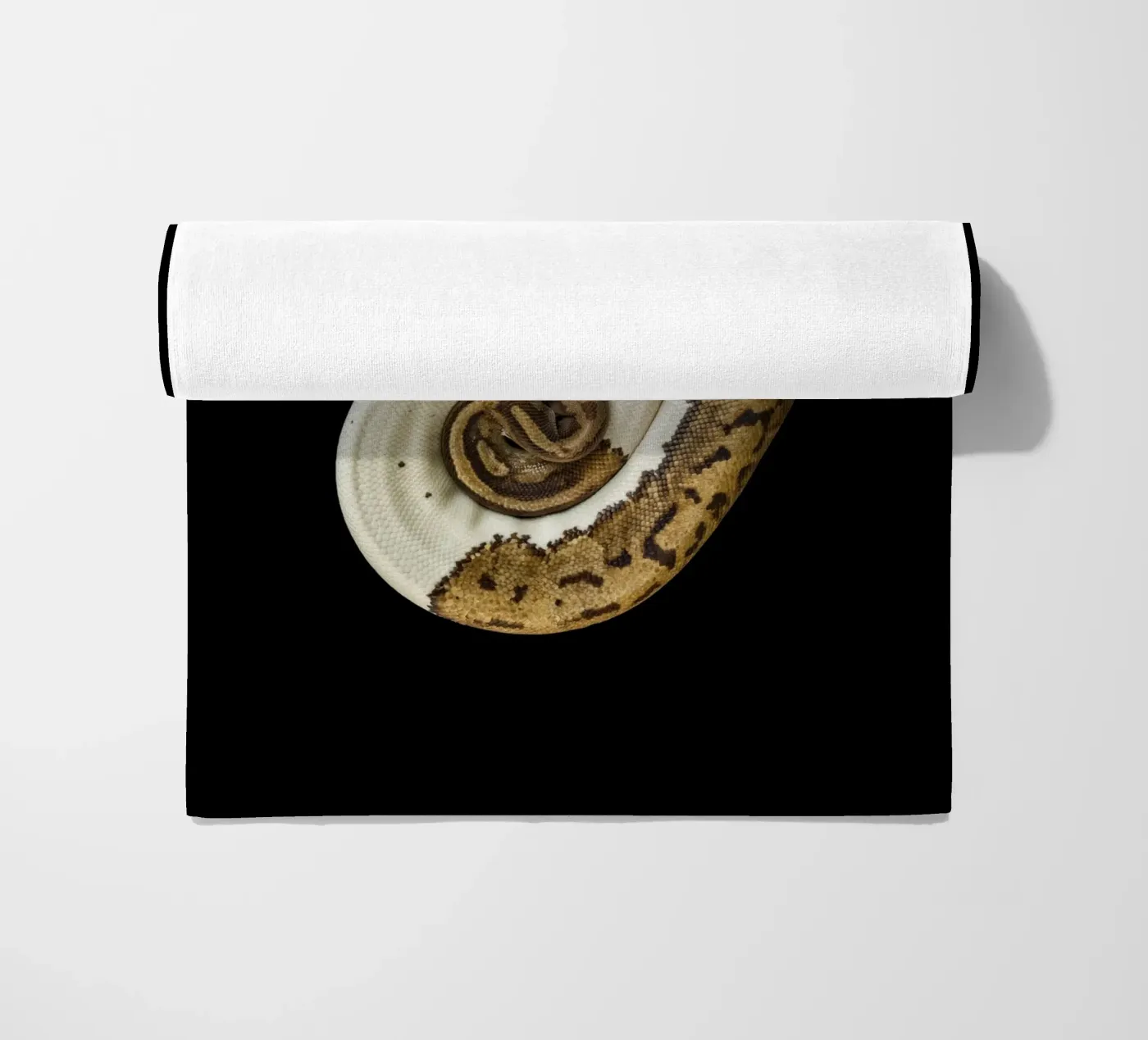 Brown & White Python telo mare da Curious Collections by Marielle Leenders