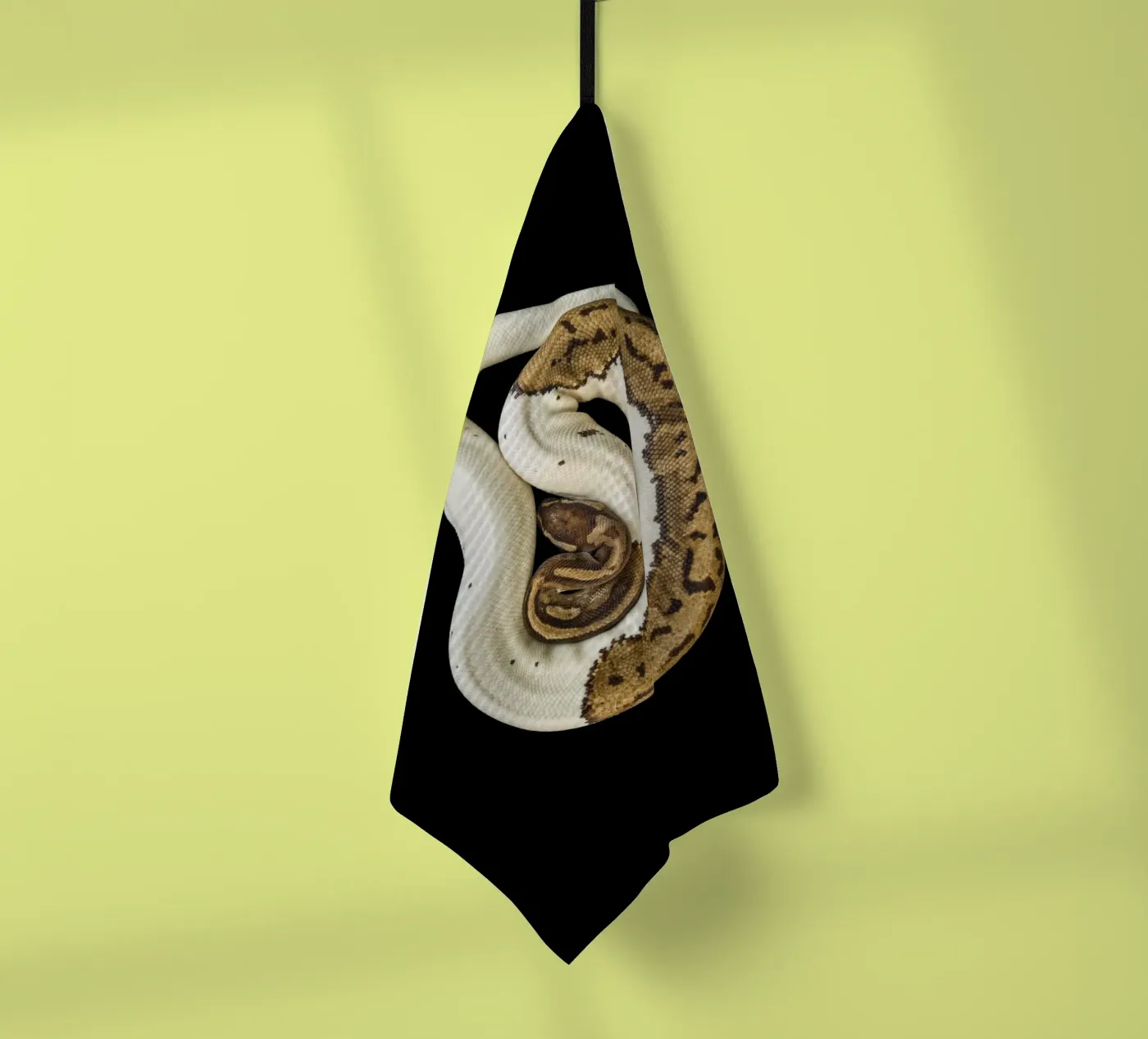 Bruine en witte python theedoek van Curious Collections by Marielle Leenders
