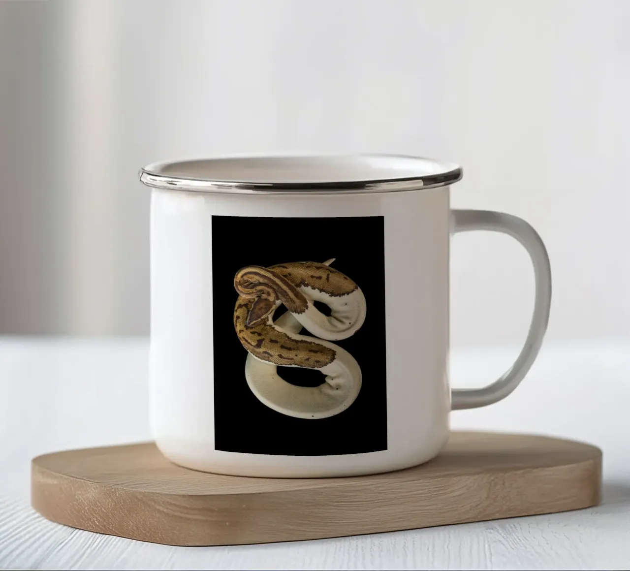 Bruine en witte python emaille mok van Curious Collections by Marielle Leenders
