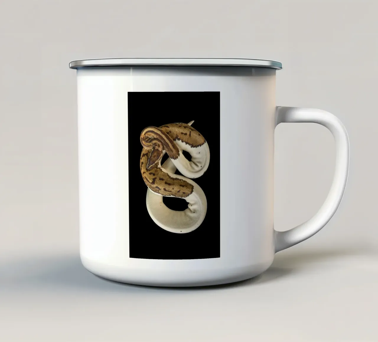Bruine en witte python emaille mok van Curious Collections by Marielle Leenders